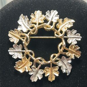 Vintage 1968 Sarah Coventry Leaf Wreath Pin